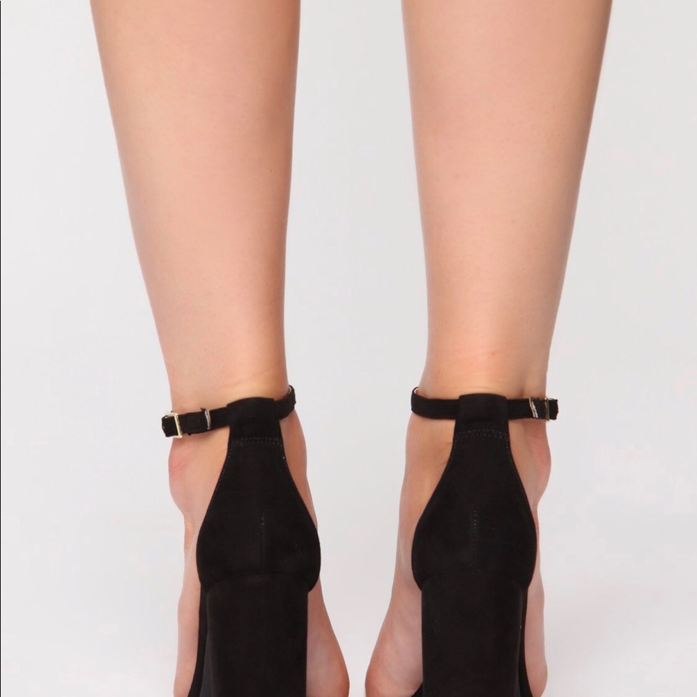 Black Heels - Picture 2 of 3